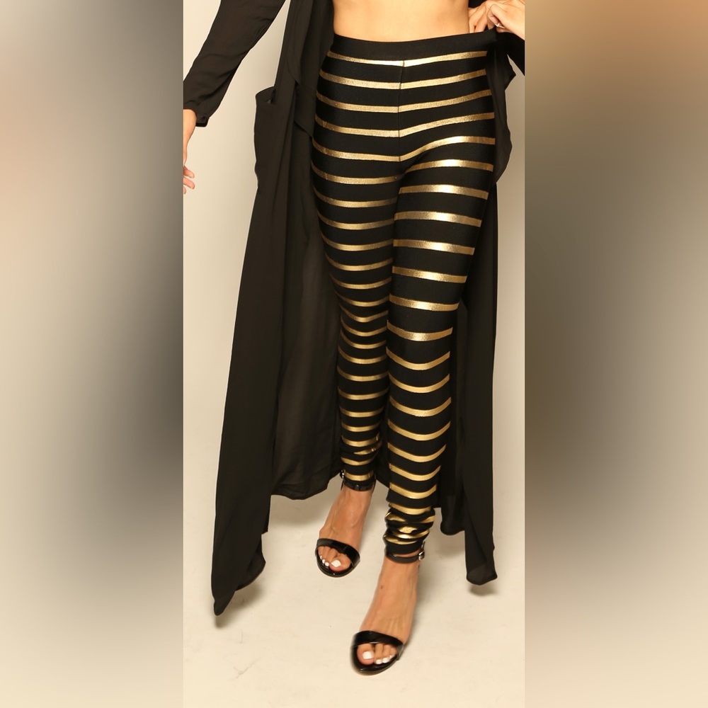 🔥Super Hot bandage pants fits like a glove with a back zipper.